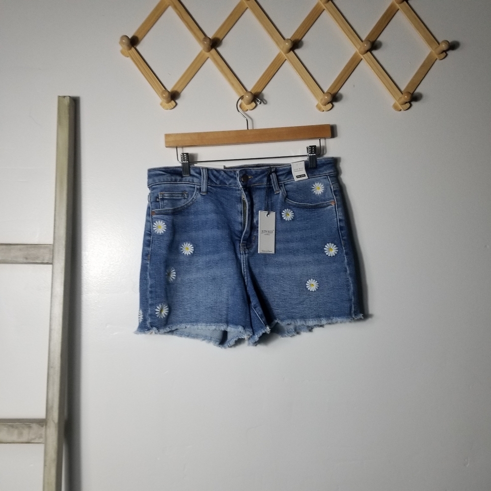 NWT JUDY BLUE WOMEN'S DAISY JEAN SHORTS SIZE LARGE